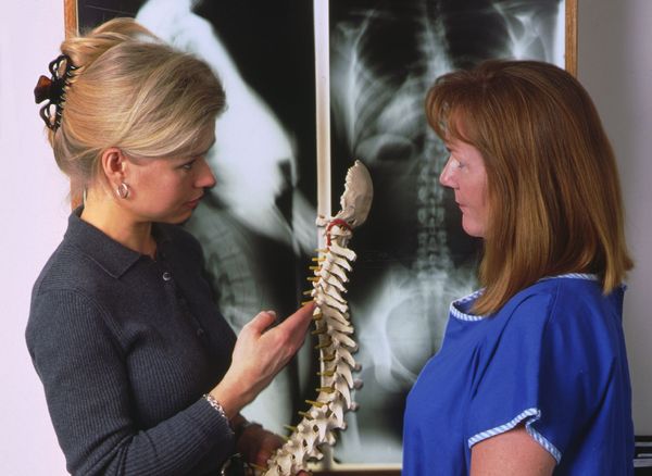 Prevenția osteoporozei - obiceiuri sănătoase care îți vin în ajutor